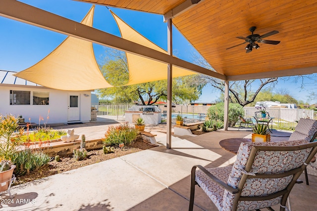 view of terrace featuring ceiling fan