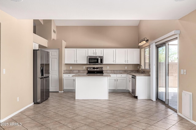 4426 E Coyote Wash Dr, Cave Creek, AZ 85331 - kitchen featuring appliances with stainless steel finishes, high vaulted ceiling, a sink, white cabinets, and a center island
