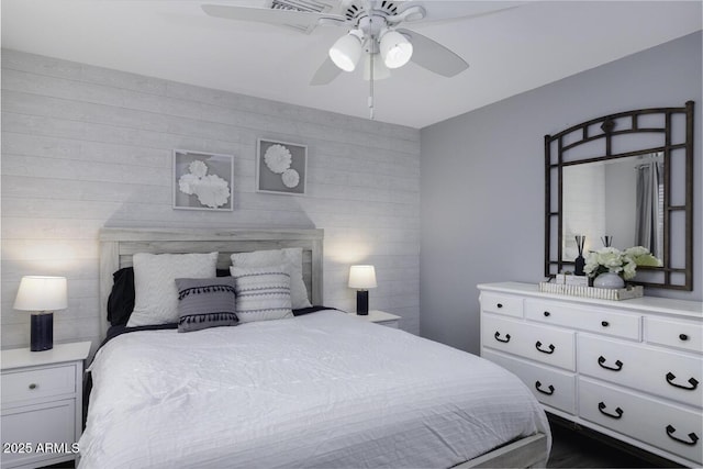 bedroom with ceiling fan