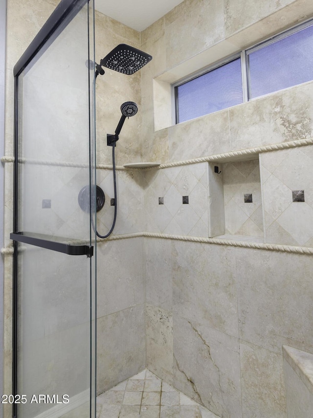 bathroom featuring tiled shower