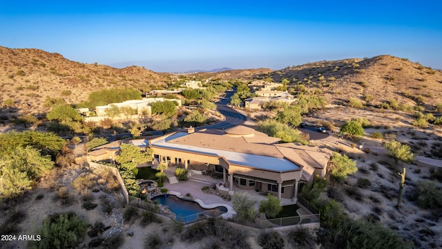 birds eye view of property featuring a mountain view