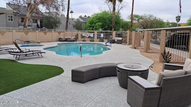 920 E Devonshire Ave Unit 2031, Phoenix, AZ 85014 - community pool with a patio area and an outdoor living space