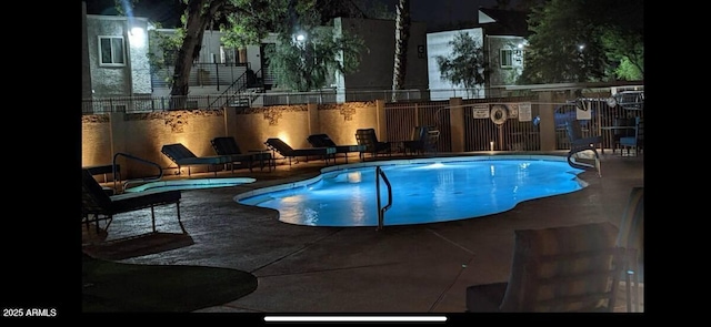 920 E Devonshire Ave Unit 2031, Phoenix, AZ 85014 - community pool with a patio area