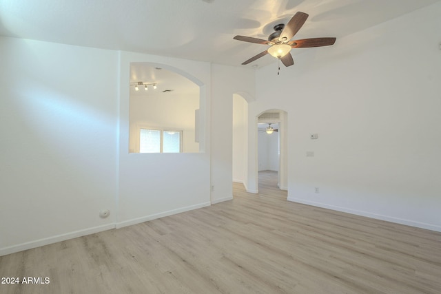 empty room featuring light hardwood / wood-style floors and ceiling fan