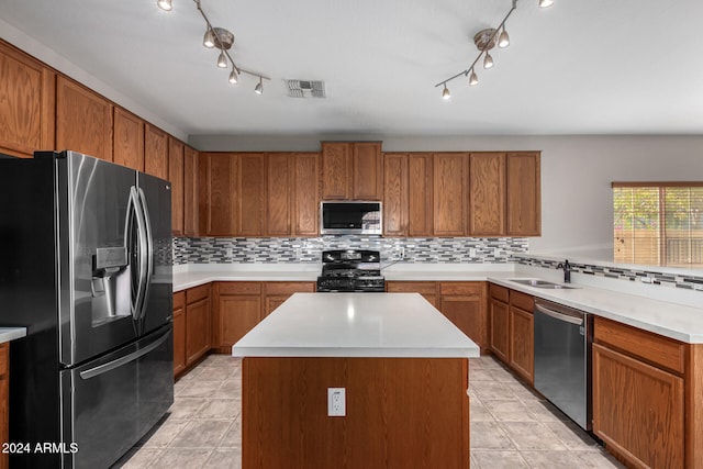 kitchen with a center island, stainless steel appliances, sink, kitchen peninsula, and backsplash