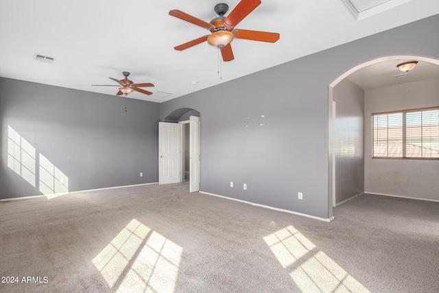 unfurnished room featuring ceiling fan and carpet