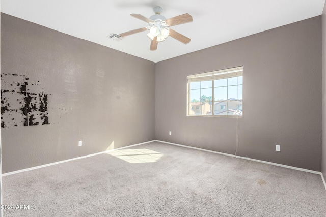 unfurnished room featuring ceiling fan and carpet flooring