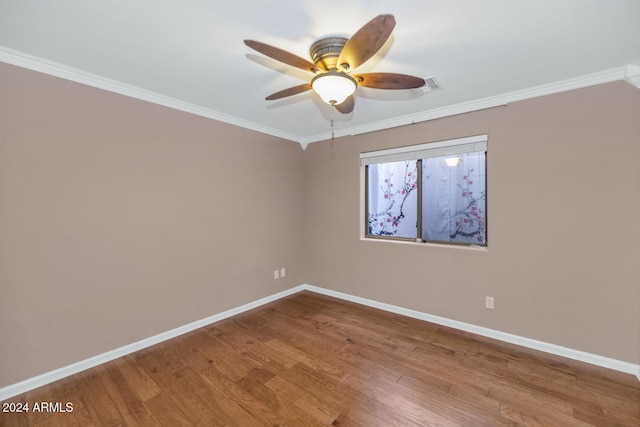 spare room featuring light hardwood / wood-style floors, ceiling fan, and ornamental molding