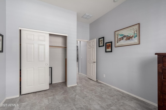 unfurnished bedroom featuring a closet, visible vents, and baseboards