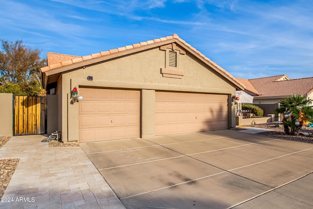 view of front facade featuring a garage