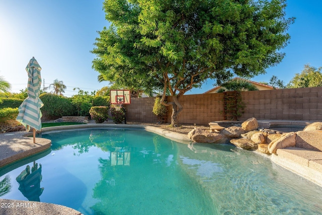 view of swimming pool