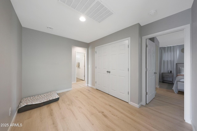 5439 W Odeum Ln, Phoenix, AZ 85043 - unfurnished bedroom featuring light wood-style flooring and a closet