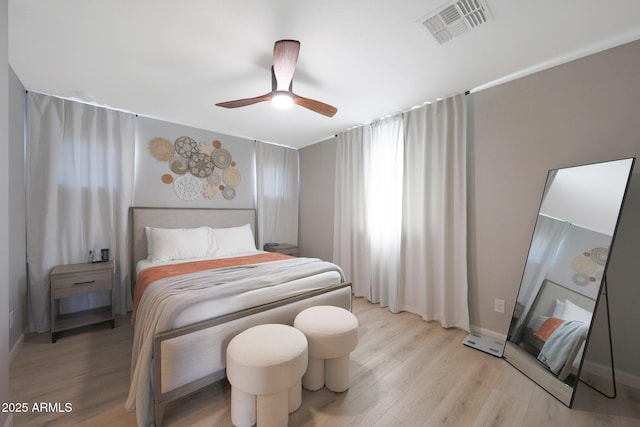 5439 W Odeum Ln, Phoenix, AZ 85043 - bedroom with light wood-style flooring and a ceiling fan