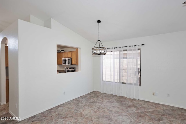 unfurnished room featuring arched walkways, lofted ceiling, a chandelier, and baseboards