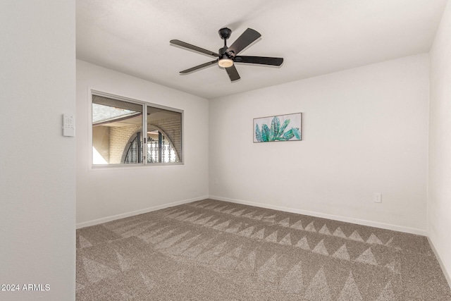 carpeted empty room featuring ceiling fan