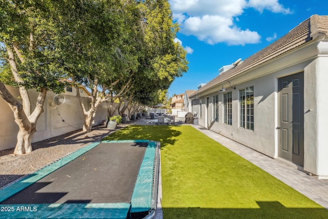 2625 N 24th St Unit 15, Mesa, AZ 85213 - fenced backyard with a patio area and a residential view