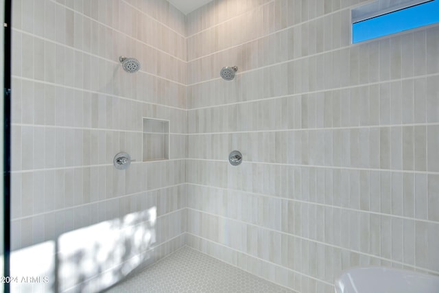 full bathroom featuring a tile shower