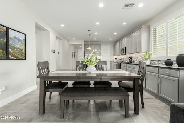 dining room featuring recessed lighting, visible vents, and baseboards