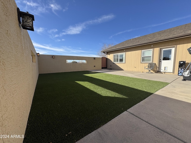 view of yard with a patio area