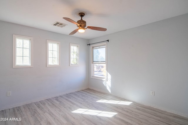 unfurnished room featuring light hardwood / wood-style floors and ceiling fan