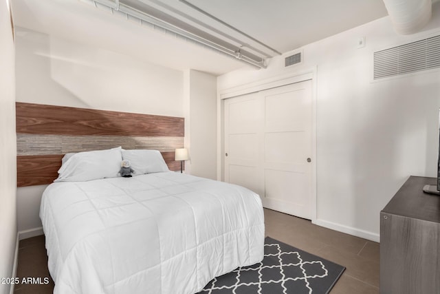 bedroom featuring a closet