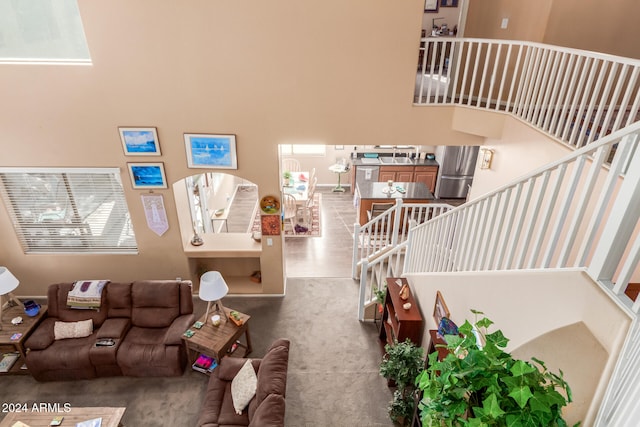 living room featuring carpet and a high ceiling