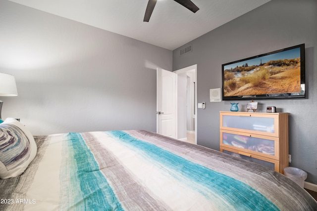 bedroom with ceiling fan