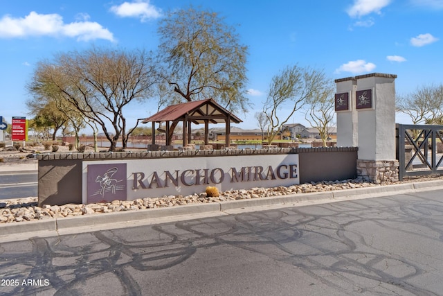 view of community / neighborhood sign