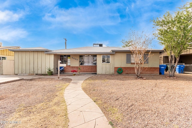 single story home featuring a porch