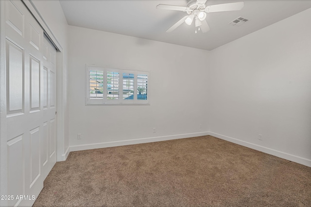 carpeted empty room featuring ceiling fan