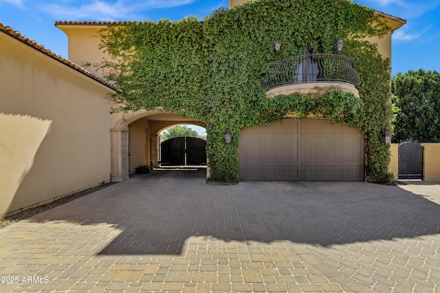 10894 E Turquoise Ave, Scottsdale, AZ 85259 - view of front of home with stucco siding, decorative driveway, and a gate