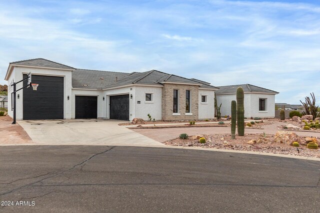 view of front facade featuring a garage