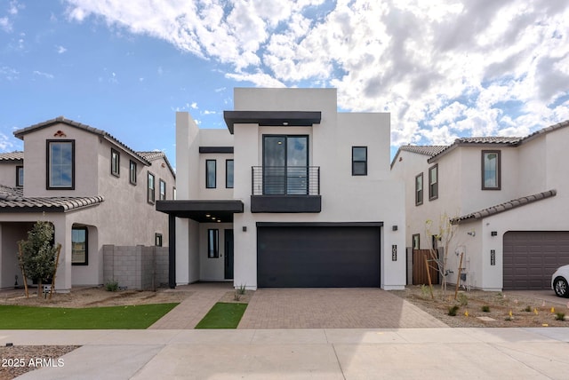 view of front facade with a garage