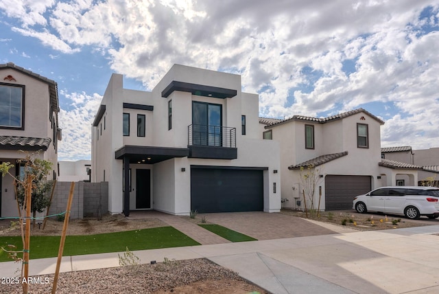 view of front facade featuring a garage