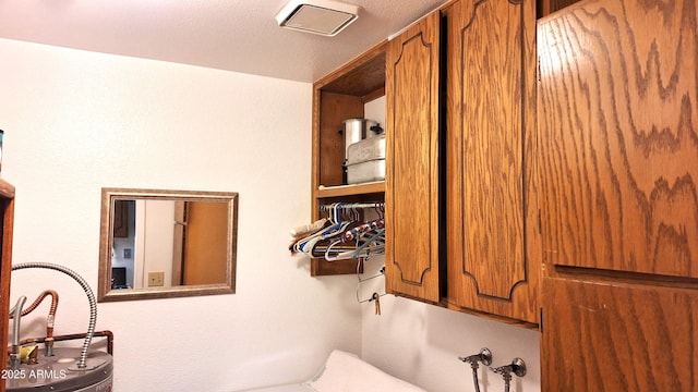 2064 S Farnsworth Dr Unit 38, Mesa, AZ 85209 - bathroom featuring water heater