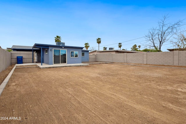 view of yard with a patio area