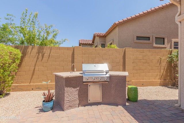 view of patio / terrace with a grill and exterior kitchen