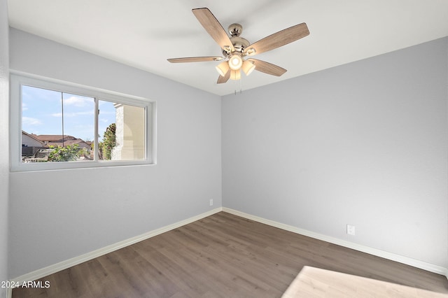 empty room featuring dark hardwood / wood-style floors and ceiling fan