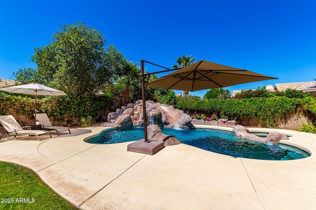 3581 W Ironwood Dr, Chandler, AZ 85226 - view of swimming pool with a patio area and a pool with connected hot tub