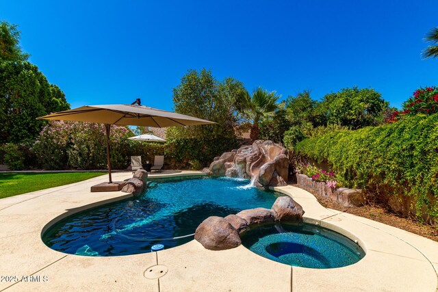 3581 W Ironwood Dr, Chandler, AZ 85226 - view of swimming pool with a patio area and a pool with connected hot tub