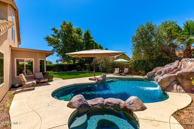 3581 W Ironwood Dr, Chandler, AZ 85226 - view of pool featuring an in-ground hot tub, a patio area, and a fenced backyard