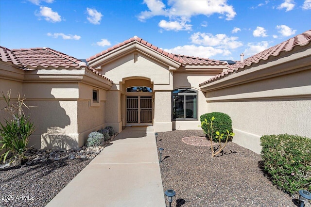 view of exterior entry with stucco siding