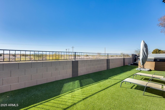 view of yard with a hot tub