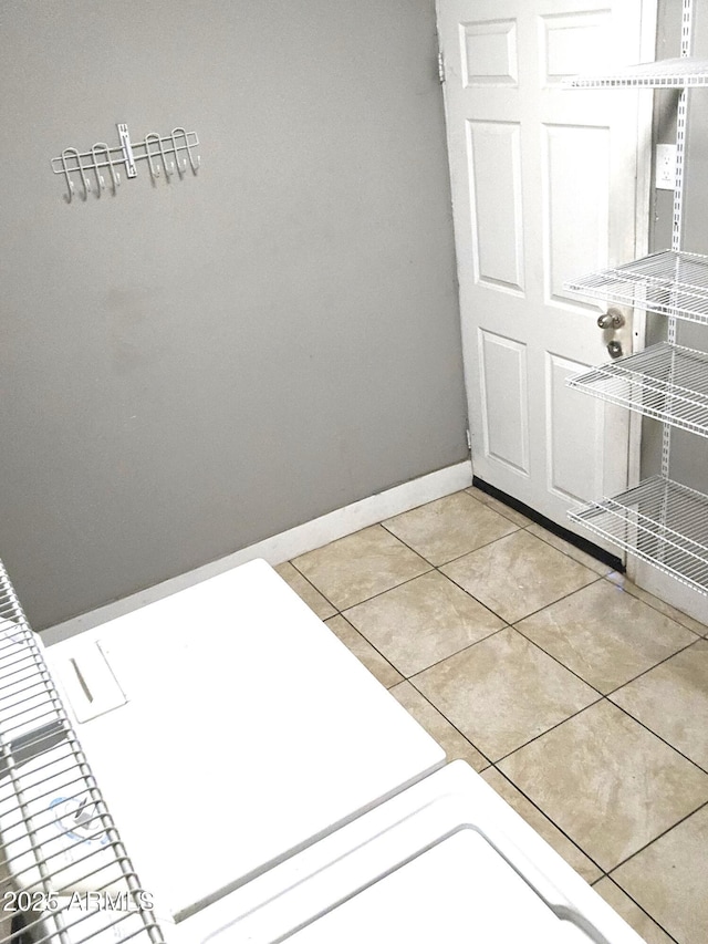 4427 W Crittenden Ln, Phoenix, AZ 85031 - laundry area featuring washing machine and dryer, baseboards, and tile patterned floors