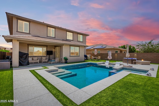 back of property at dusk with an outdoor living space with a fire pit, a fenced in pool, a patio area, stucco siding, and an in ground hot tub