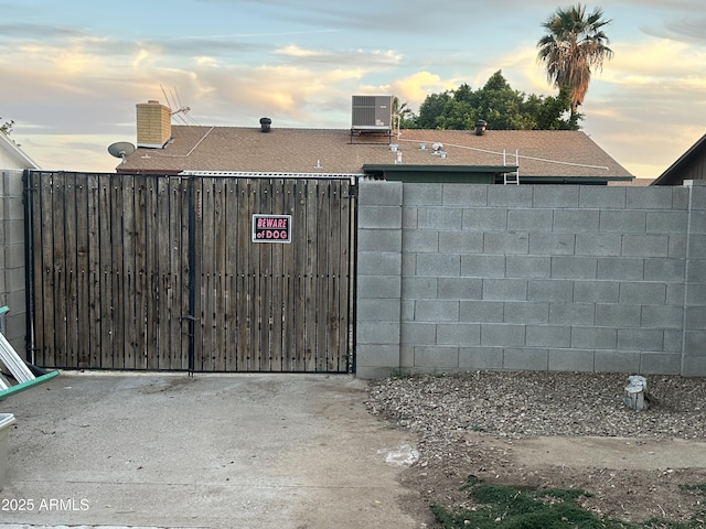 3229 W Cholla St, Phoenix, AZ 85029 - view of gate