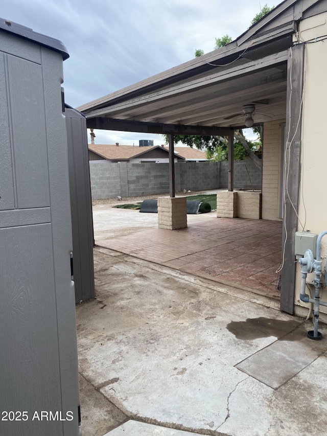 3229 W Cholla St, Phoenix, AZ 85029 - fenced backyard with a patio area