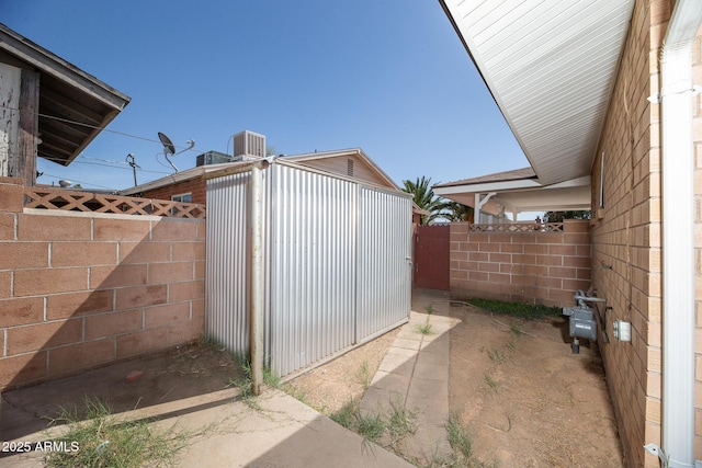 view of outdoor structure featuring central AC unit, an outdoor structure, and fence