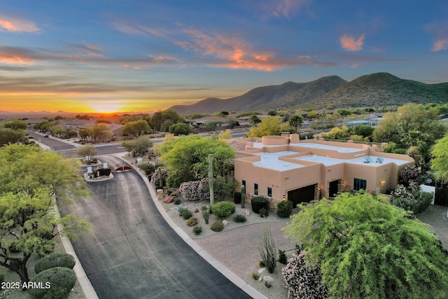 birds eye view of property featuring a mountain view