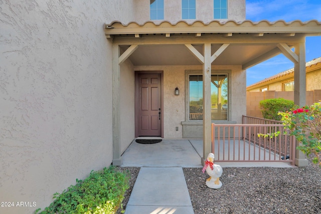 entrance to property featuring covered porch